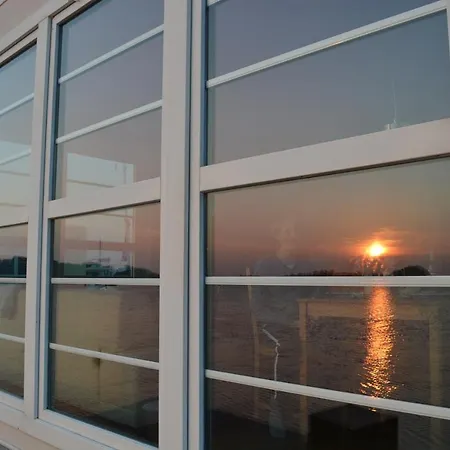 Hausboot Lagoon シュトラールズント