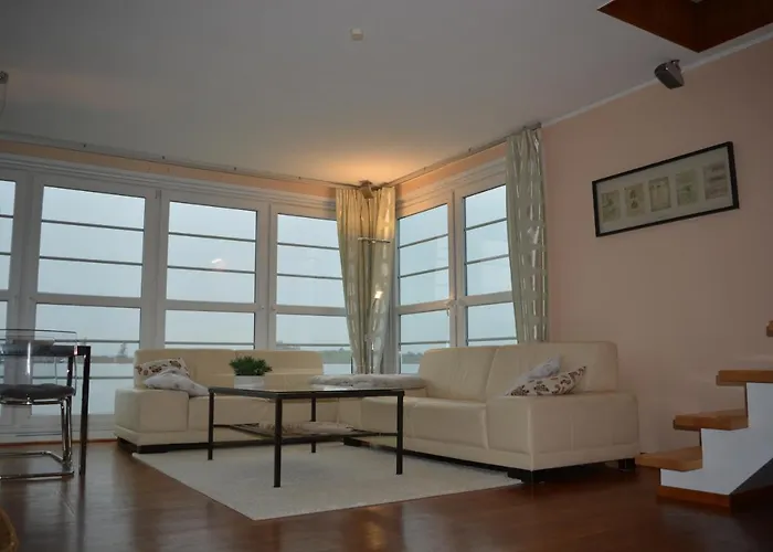 Hausboot Lagoon 船上ホテル