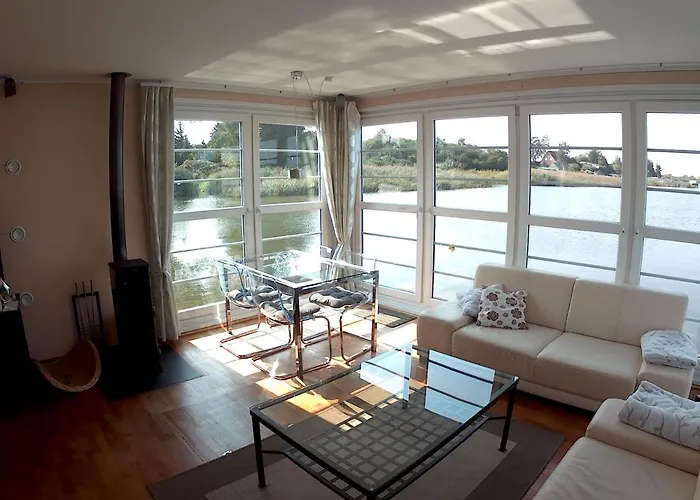 Hausboot Lagoon 船上ホテル