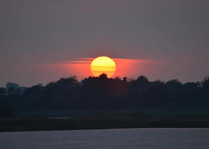 Hausboot Lagoon 船上ホテル