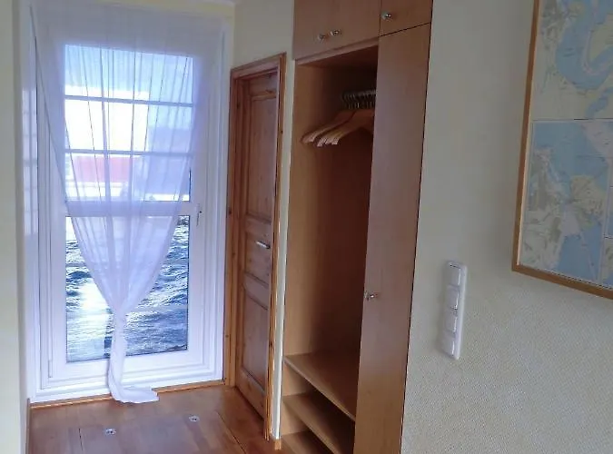 Hausboot Lagoon 船上ホテル シュトラールズント